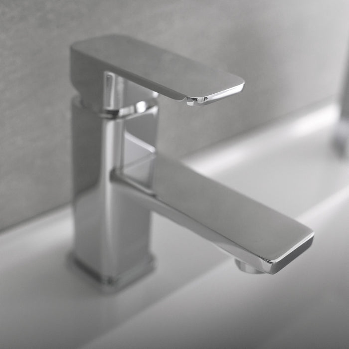 DAX Single Handle Bathroom Faucet, Brass Body, Chrome Finish, 5-15/16 x 6-1/8 Inches (DAX-8510-CR)